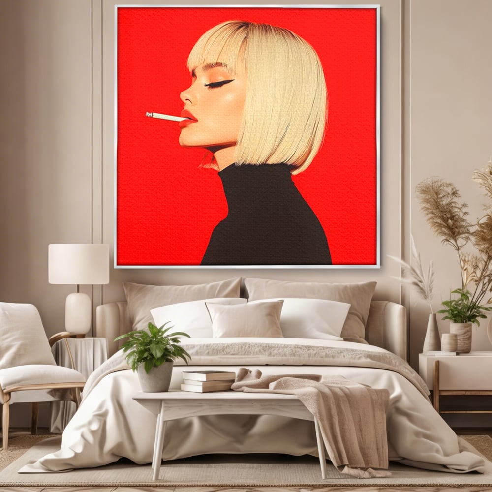 Tablou canvas cu ilustratie digitala cu femeie blonda fumand, in rama de aluminiu argintiu, pe perete intr-un dormitor